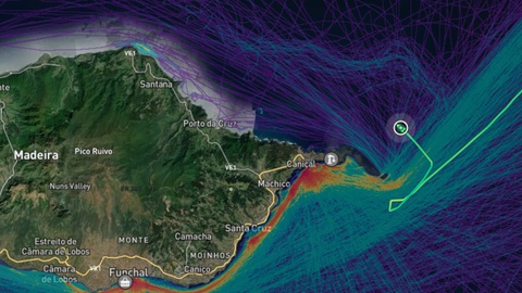 'Funchalense 5' deu meia volta e dirige-se para zona segura