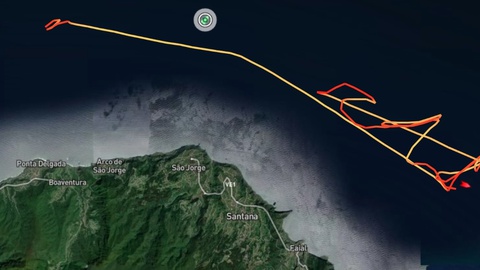 O 'Gas Alice' à espera de melhoria no mar do sul.