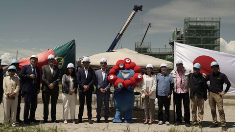 Momento do lançamento da primeira pedra no pavilhão português em Osaka.&nbsp;