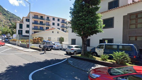 Mulher foi ajudada pela polícia da Ribeira Brava