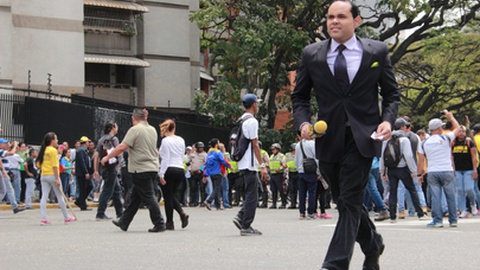 Em Julho de 2017, o repórter Euclides Sotillo foi detido pelas forças secretas durante o protesto rpopular contra Nicolás Maduro.&nbsp; &nbsp;Foto Shutterstock/Edgloris Marys