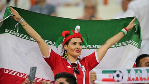 A última vez que as mulheres iranianas puderam ver a sua selecção jogar uma grande competição foi no Mundial de 2018, na Rússia.&nbsp; &nbsp;Foto&nbsp;Marco Iacobucci Epp/Shutterstock.com