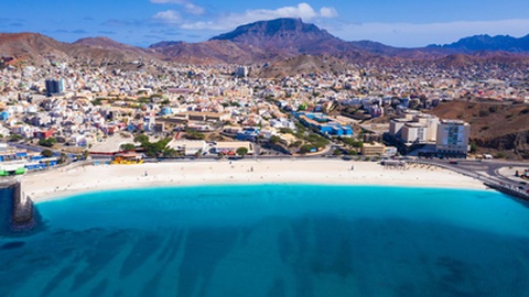 Mindelo, na ilha de São Vicente, em Cabo Verde, é uma das cidades ameaçadas, segundo a investigadora.&nbsp; &nbsp;Foto Shutterstock