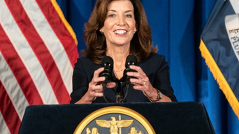 Kathy Hochul a nova governadora do Estado de Nova Iorque e a primeira mulher no cargo.&nbsp; &nbsp;Foto Shutterstock