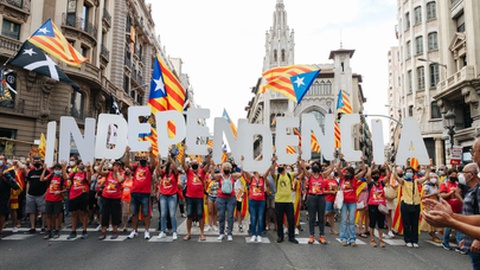 Imagem de protestos precisamente a 11 de Setembro, mas em 2021.&nbsp; Foto&nbsp;Dennis Diatel / Shutterstock.com