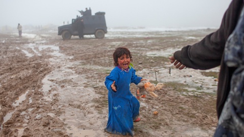 A situação das condições desumanas que enfrentam os refugiados agravou-se desde 2015. Foto mehmet ali poyraz/Shutterstock.com
