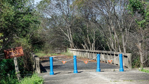 Há zonas 'neutras' na fronteira separadas apenas por uma barreira provisória.&nbsp; &nbsp;Foto Shutterstock