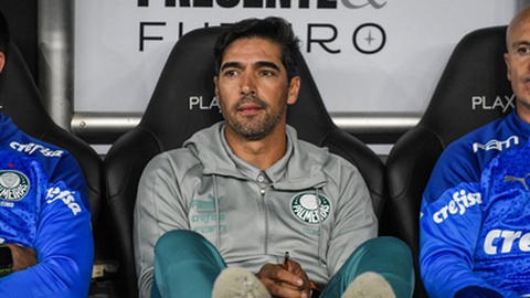 Castigado, Abel Ferreira não pôde ir para o banco de suplentes. Foto ilustrativa Celso Pupo / Shutterstock.com