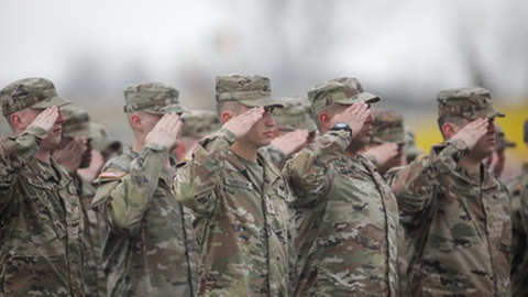 &nbsp;Soldados na base aérea da Otan Mihail Kogalniceanu perto da cidade de Constanta, na Roménia.&nbsp; &nbsp;Foto&nbsp;Mircea Moira / Shutterstock.com