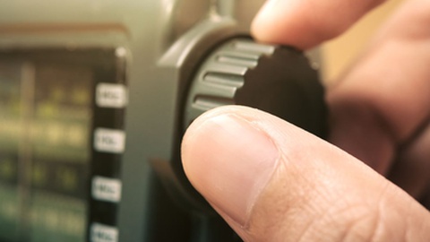 Só a rádio pública e a emissora católica facturam com o ‘direito de antena’.