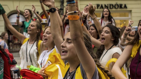 Este ano, o tema definido pelas Nações Unidas é "Iniciativas
locais dos jovens para os Objectivos de Desenvolvimento Sustentável e além"