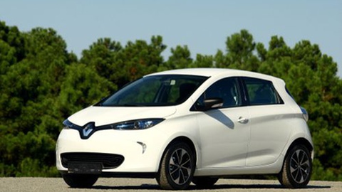As 11 viaturas são todas elas ligeiras de 5 lugares, da marca Renault, modelo Zoe, 100% eléctricas, com a autonomia de 395 km, potência máxima de 80 kW CEE (cv) e 5 portas