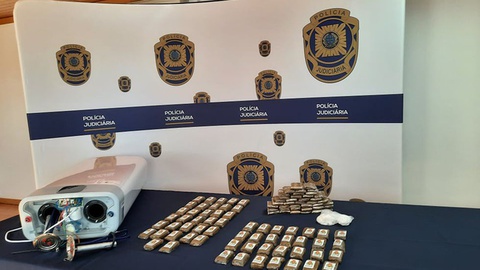 A 13 de Outubro de 2021, a Polícia Judiciária apreendeu 9,4 quilos de canábis resina e 200 gramas de cocaína escondidos em dois termoacumuladores. FOTO RUI SILVA/ASPRESS