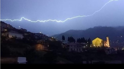 Previsão para hoje é de chuva forte, trovoadas e temperatura de