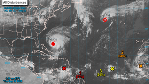 O número impressionante de actividade atmosférica, incluindo um Furacão e uma tempestade tropical, o Gaston, que estão neste momento no Atlântico. Foto NHC