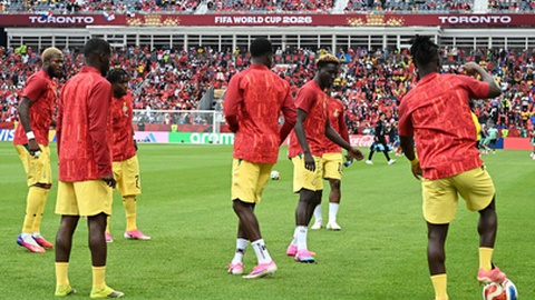 Jogadores do Gana aquecem antes do jogo do Mundial 2026 contra o Panamá, em Toronto.