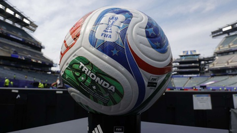 Bola de jogo em exibição antes do Costa do Marfim-Ecuador do Mundial 2026.