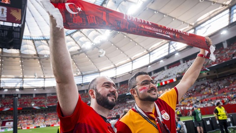 Adepta apoia a Turquia antes do jogo frente à Austrália no Mundial de 2026.
