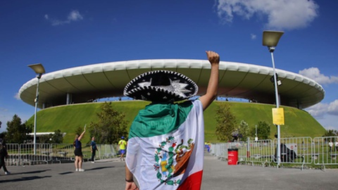 Adepto do México chega para o jogo contra a Coreia do Sul no Mundial 2026.