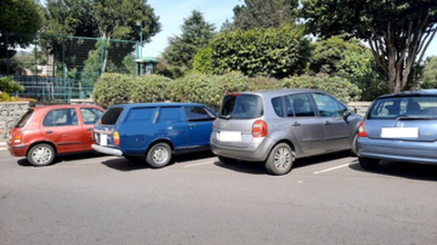 As viaturas vandalizadas estavam estacionadas nesta mesma zona.