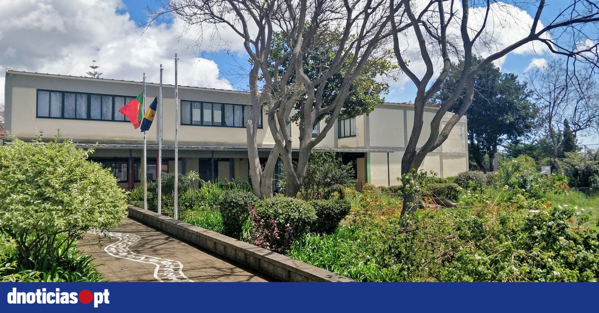 Funcionária da escola de Santo Amaro com Covid19 — DNOTICIAS.PT