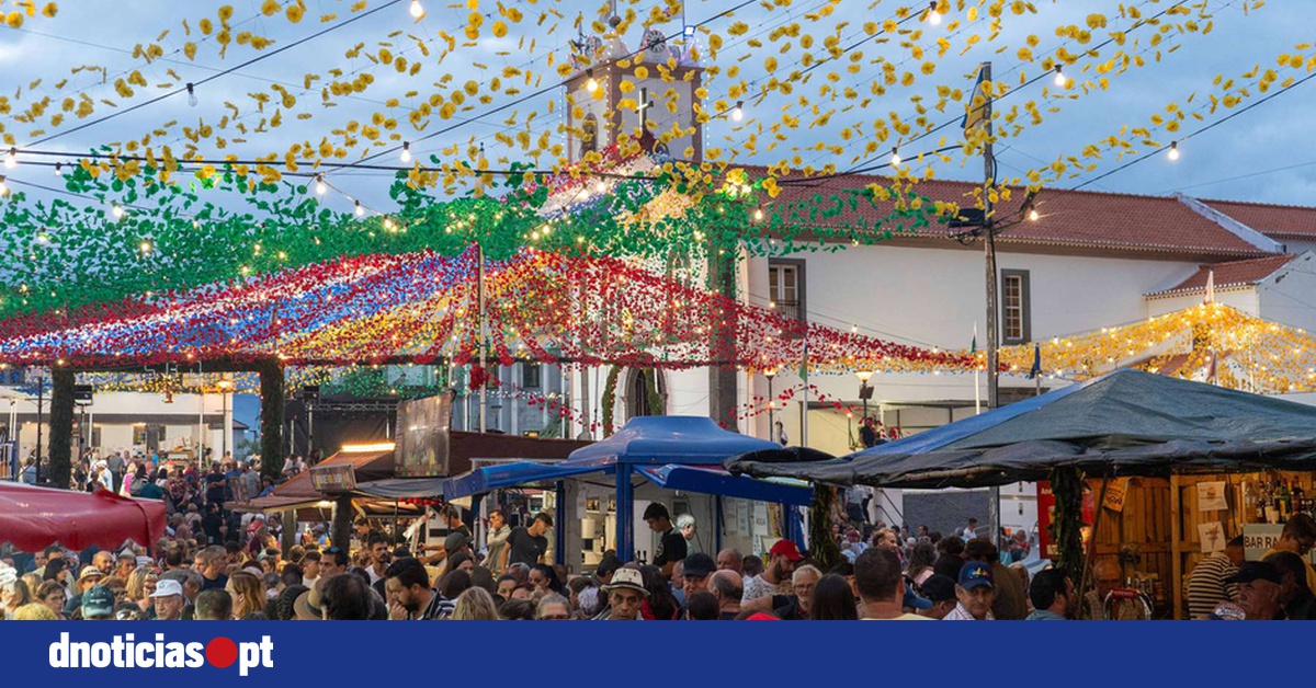 Experience the Vibrant Arraial do Bom Jesus Festival in Ponta Delgada Today!