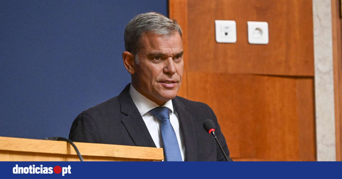 Over 1,300 Demand Resignation of Madeira's Secretary Over Misogynistic Remarks