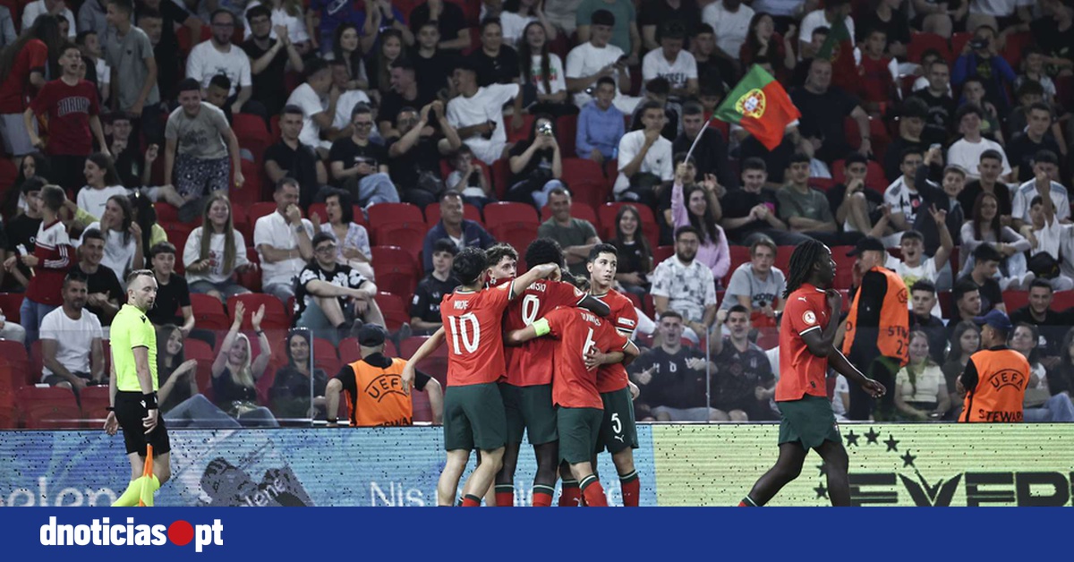 Seleção de sub-17 celebra vitória