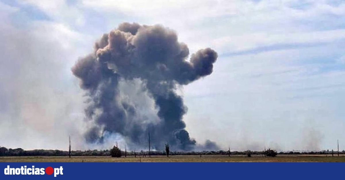 Incêndio faz explodir depósito de munições do exército russo na Crimeia ...