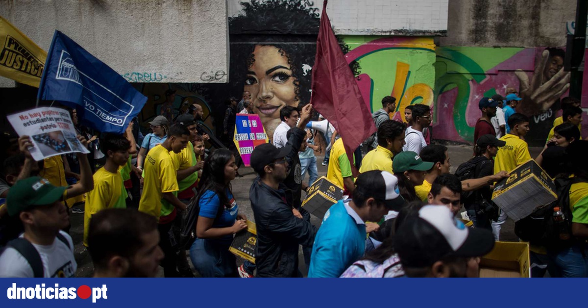 Venezuelanos batem recorde com 1.262 protestos em um mês — DNOTICIAS.PT