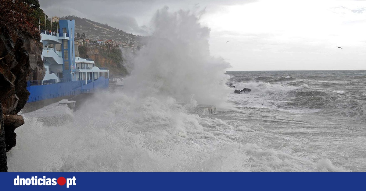 Severe Weather Alert: Strong Winds and High Waves Expected in Madeira