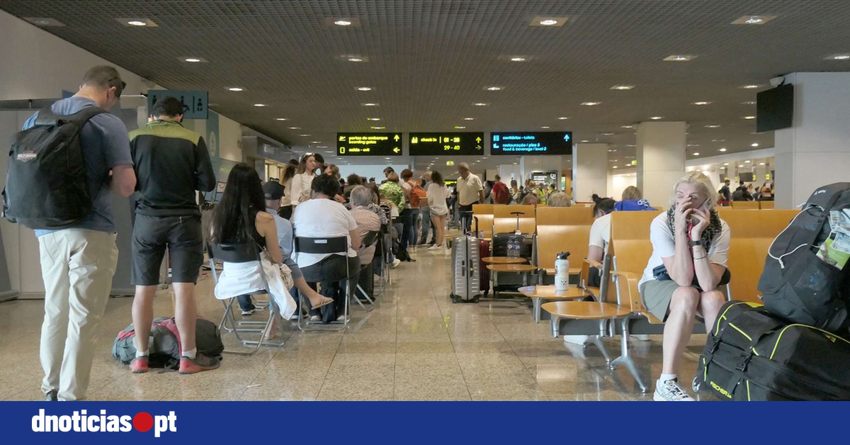 Strong Winds Cause Over 35 Flight Cancellations at Madeira Airport This Friday