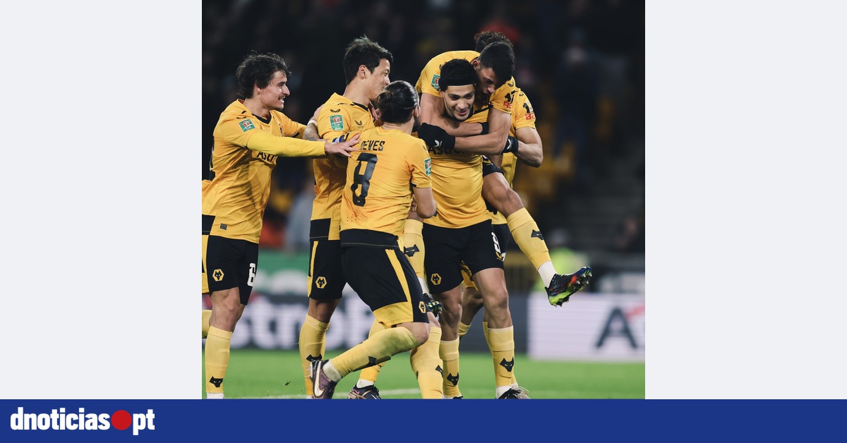 Manchester City vence 'Wolves' e sobe à liderança em jogo com 11 portugueses