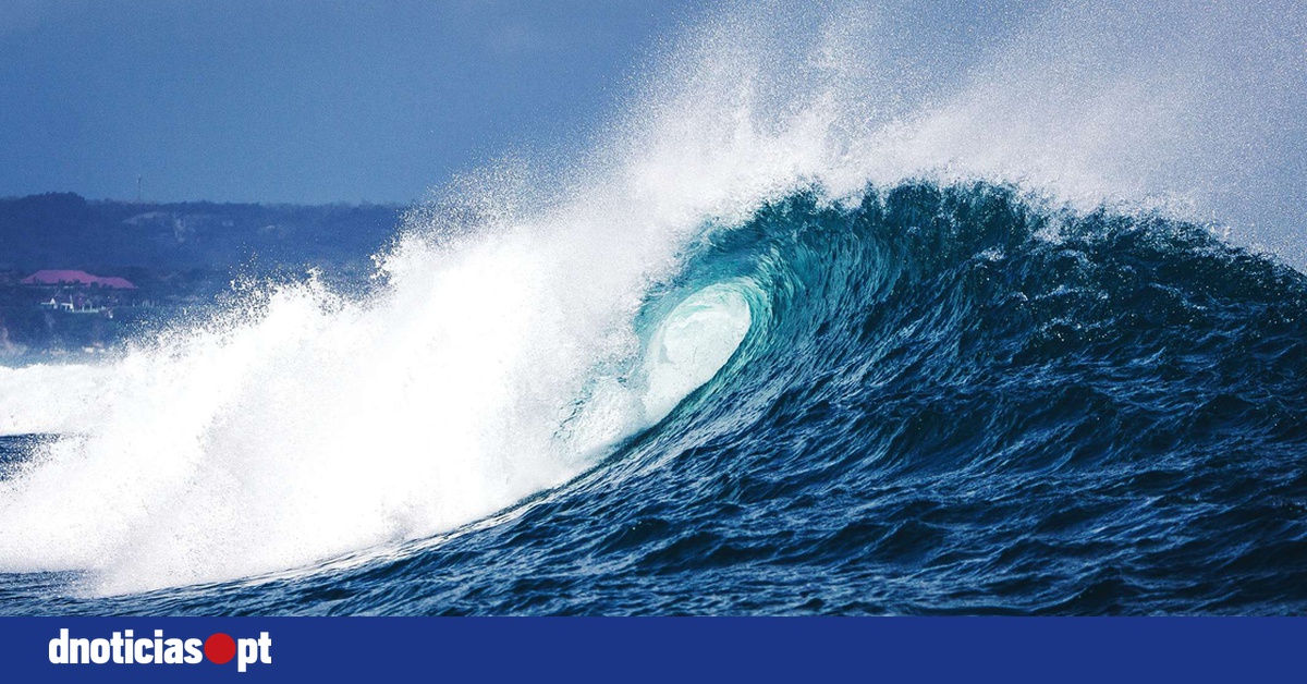 Strong Winds Warning Extended in Madeira Until Monday - Stay Safe!