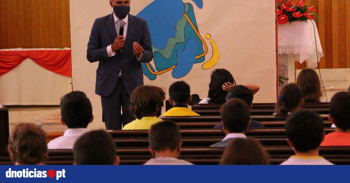 "Para que tudo corra bem, temos de usar a máscara" — dnoticias.pt