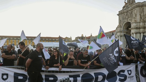 Depois da manifestação de 8 de Outubro, forças de segurança regressam às ruas.&nbsp; &nbsp;Foto Arquivo/LUSA/MANUEL DE ALMEIDA