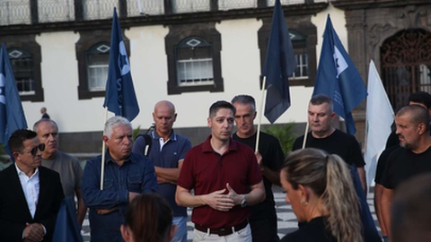 Manifestações têm percorrido várias cidades do País, incluíndo no Funchal. Hoje, a concentração acontece em Ponta Delgada.&nbsp;