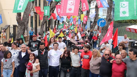 Esta imagem é da comemoração do 25 de Abril.